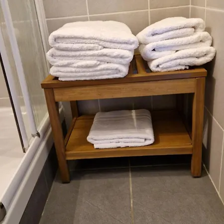 Climatise Et Loggia Au Calme Avec Linge Et Parking Inclus アパート アグド